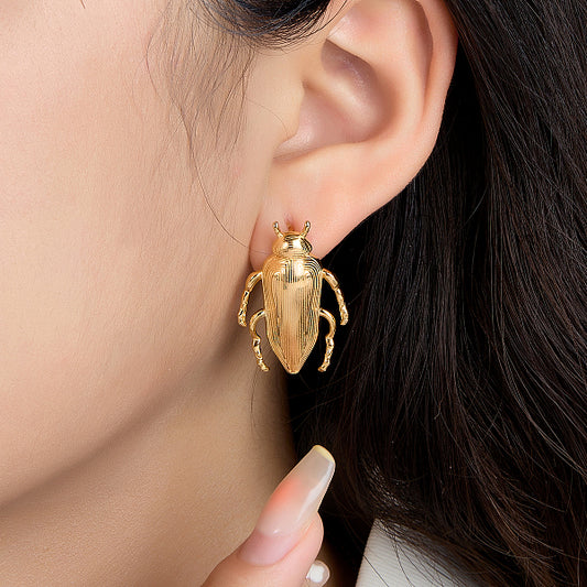 S925 Silver Beetle Earrings: Unique Vintage Insect Pendant for Fashionable Ladies